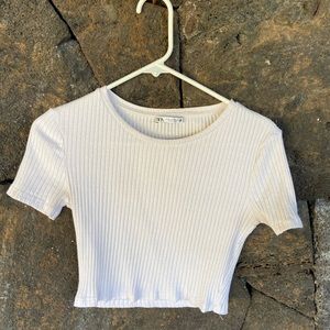Super cute crop top!! Never worn!🤍☁️